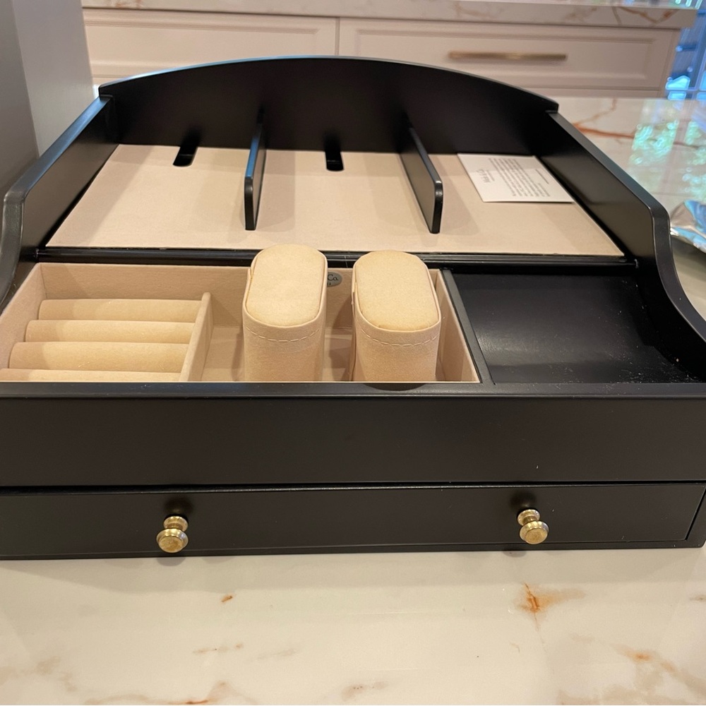 Charging station jewelry box NEW